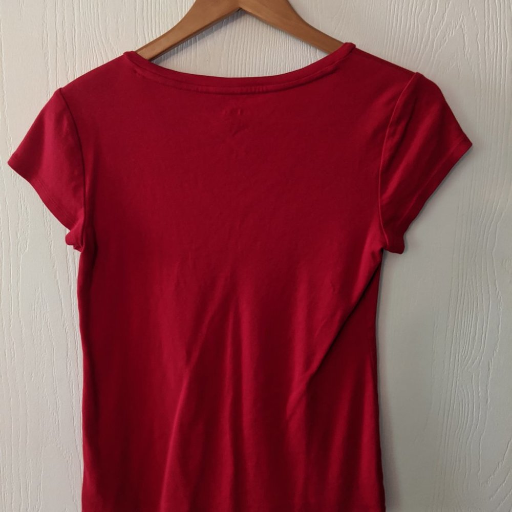 Red V-Neck basic tee - Picture 2 of 2